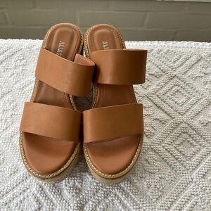 Leather wedge sandals